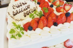 1歳の誕生日ケーキを沖縄で買うならパティスリーアッシュユウジがおすすめ